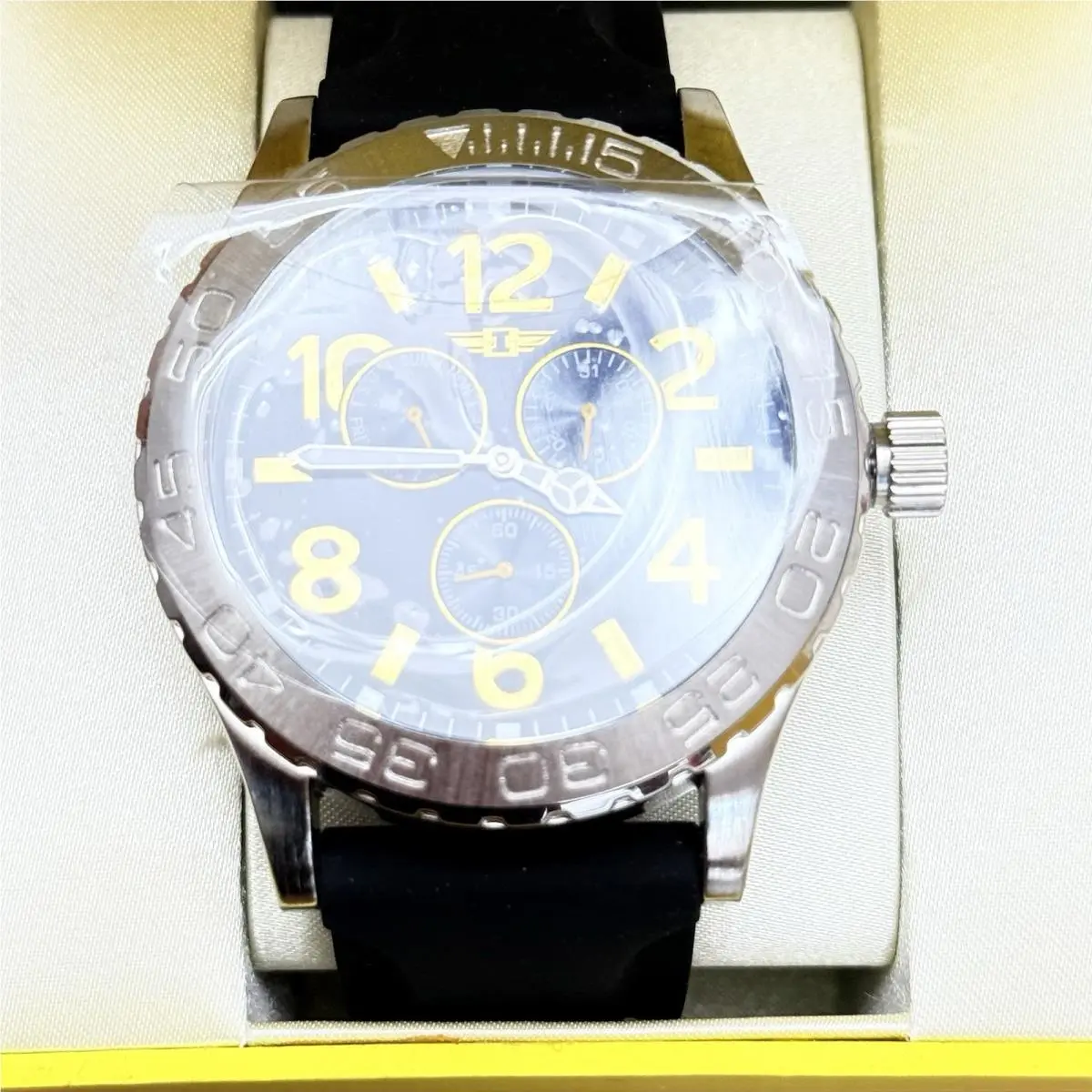 Invicta IBI41705-002 Men 039 Analog Gold Tone Day Date Black Needs Battery
