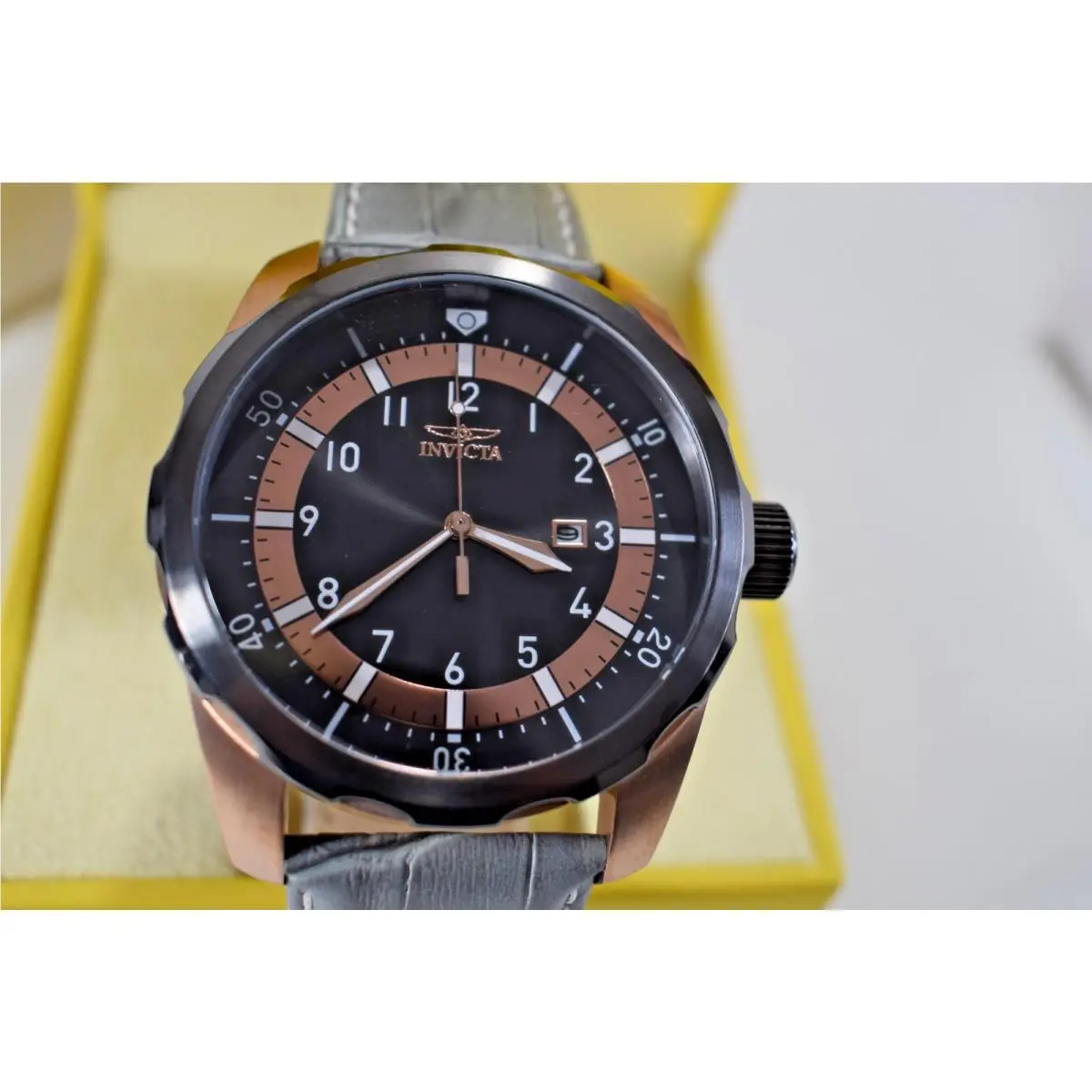 Invicta Men`s Aviator Watch Light Grey Leather Black Dial 19565