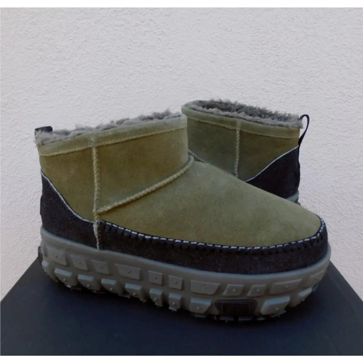 Ugg All Gender Venture Daze Ultra Mini Platform Boots Men US 10/ Women 11