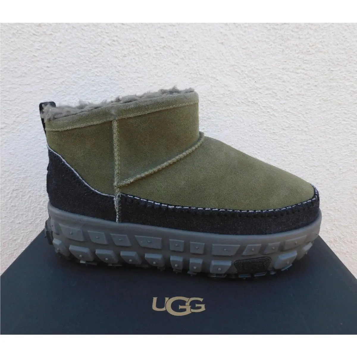 UGG shoes - UGG Venture Daze Ultra Mini Boot - Black (UPC: 197634307862) 0