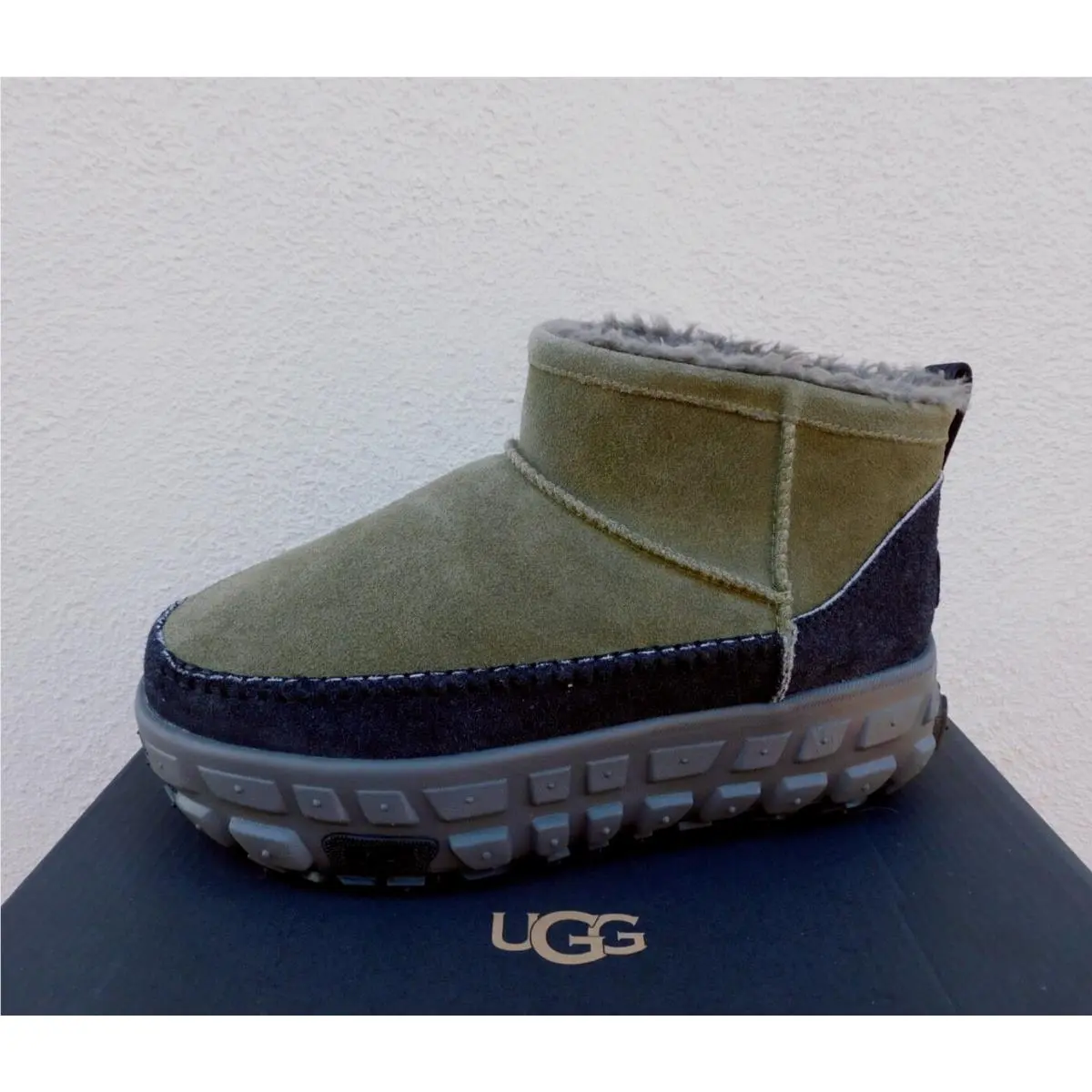 UGG shoes - UGG Venture Daze Ultra Mini Boot - Black (UPC: 197634307862) 1