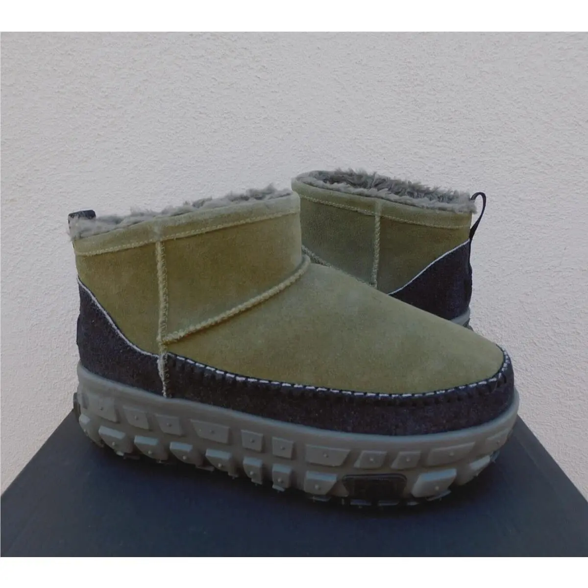 UGG shoes - UGG Venture Daze Ultra Mini Boot - Black (UPC: 197634307862) 2