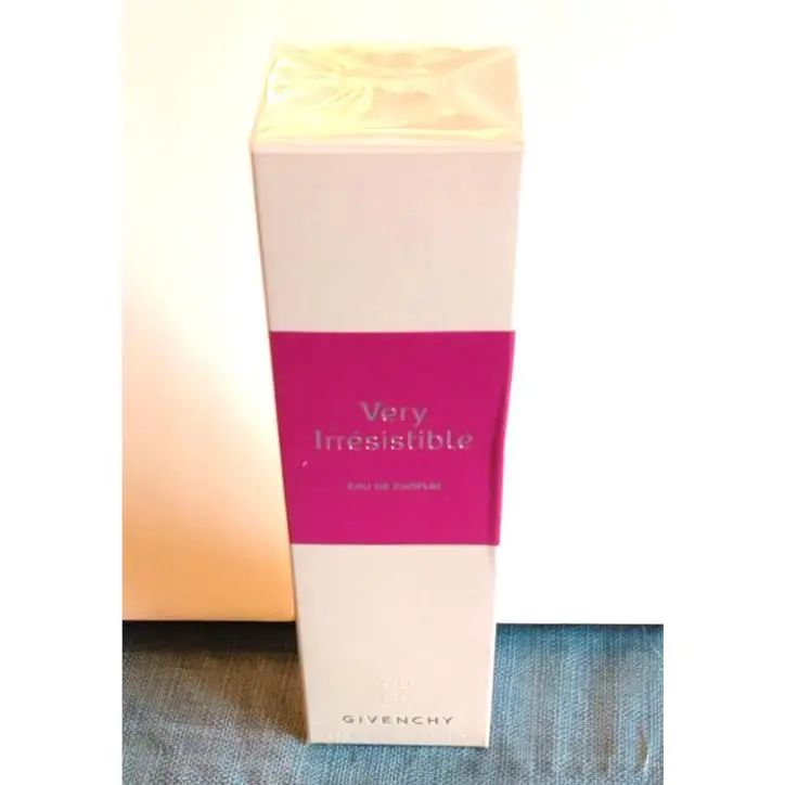Givenchy Very Irresistible 2.5 OZ Edp Spray For Women Packing