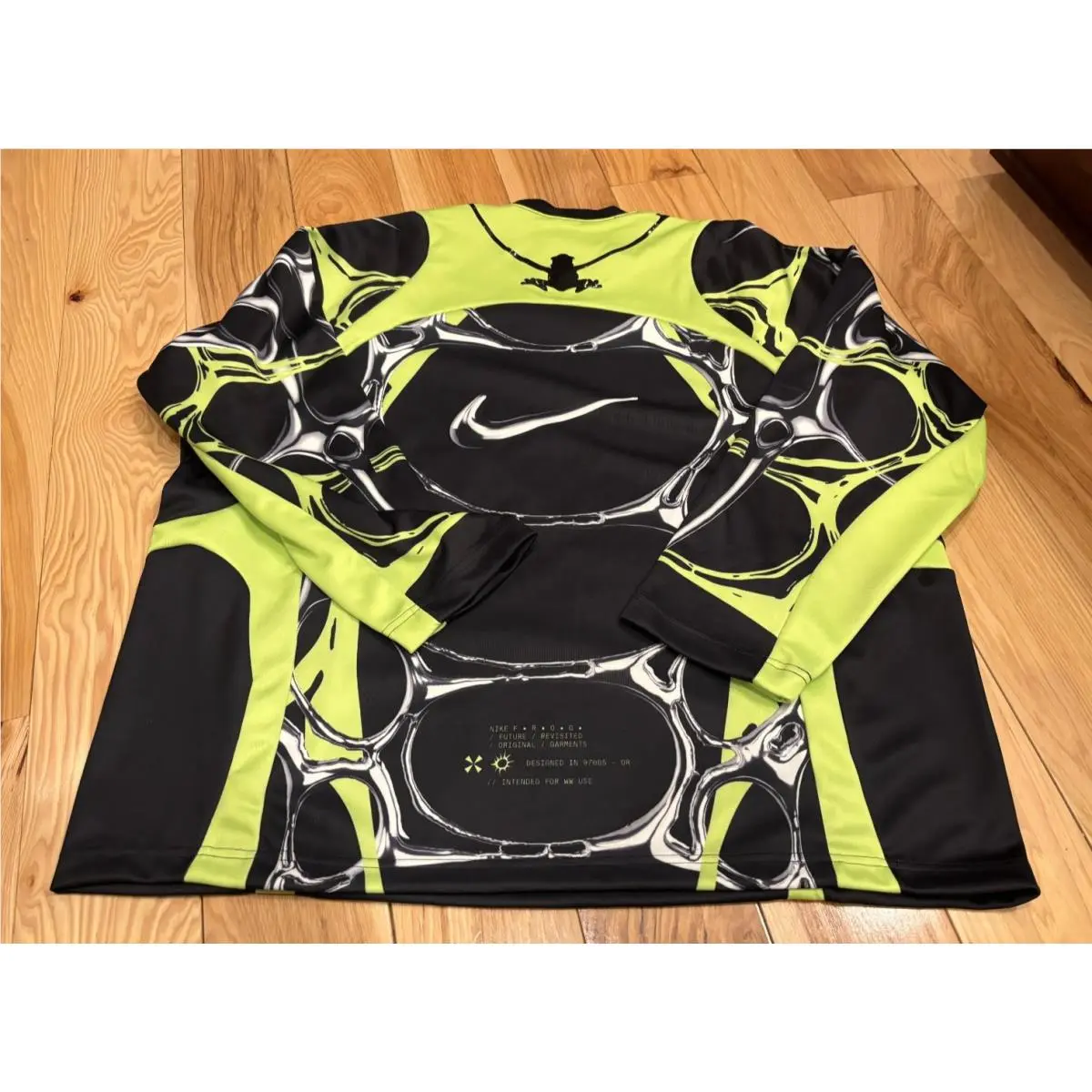 Nike clothing - Black / Volt-White (UPC: 198727287993) 3