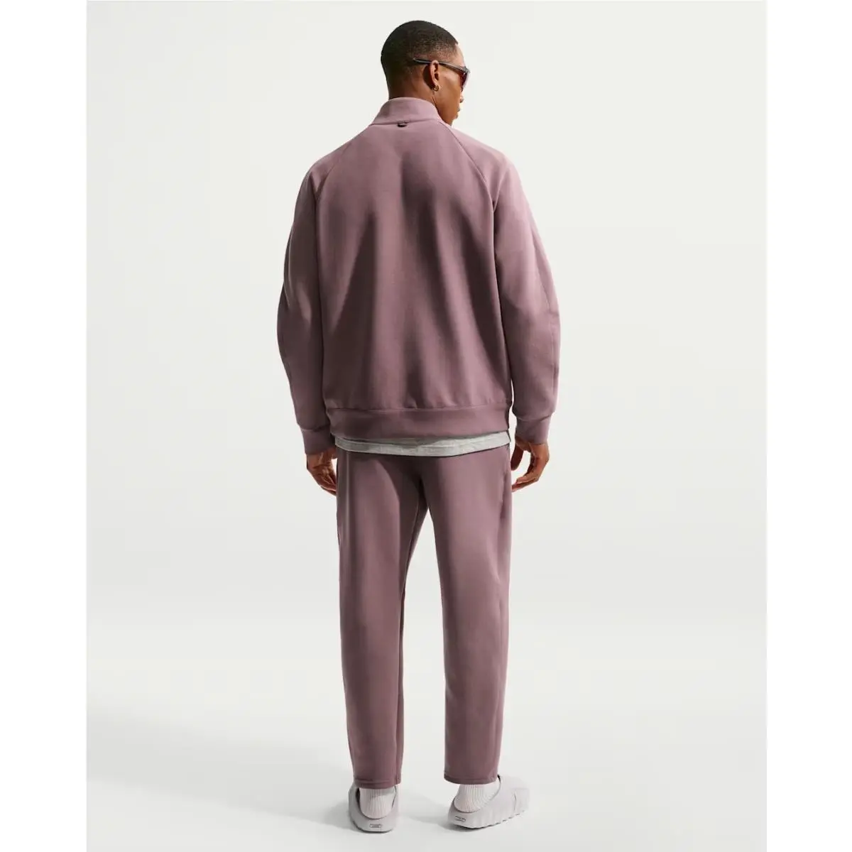 Nike clothing - Burgundy (UPC: 198728659379) 0