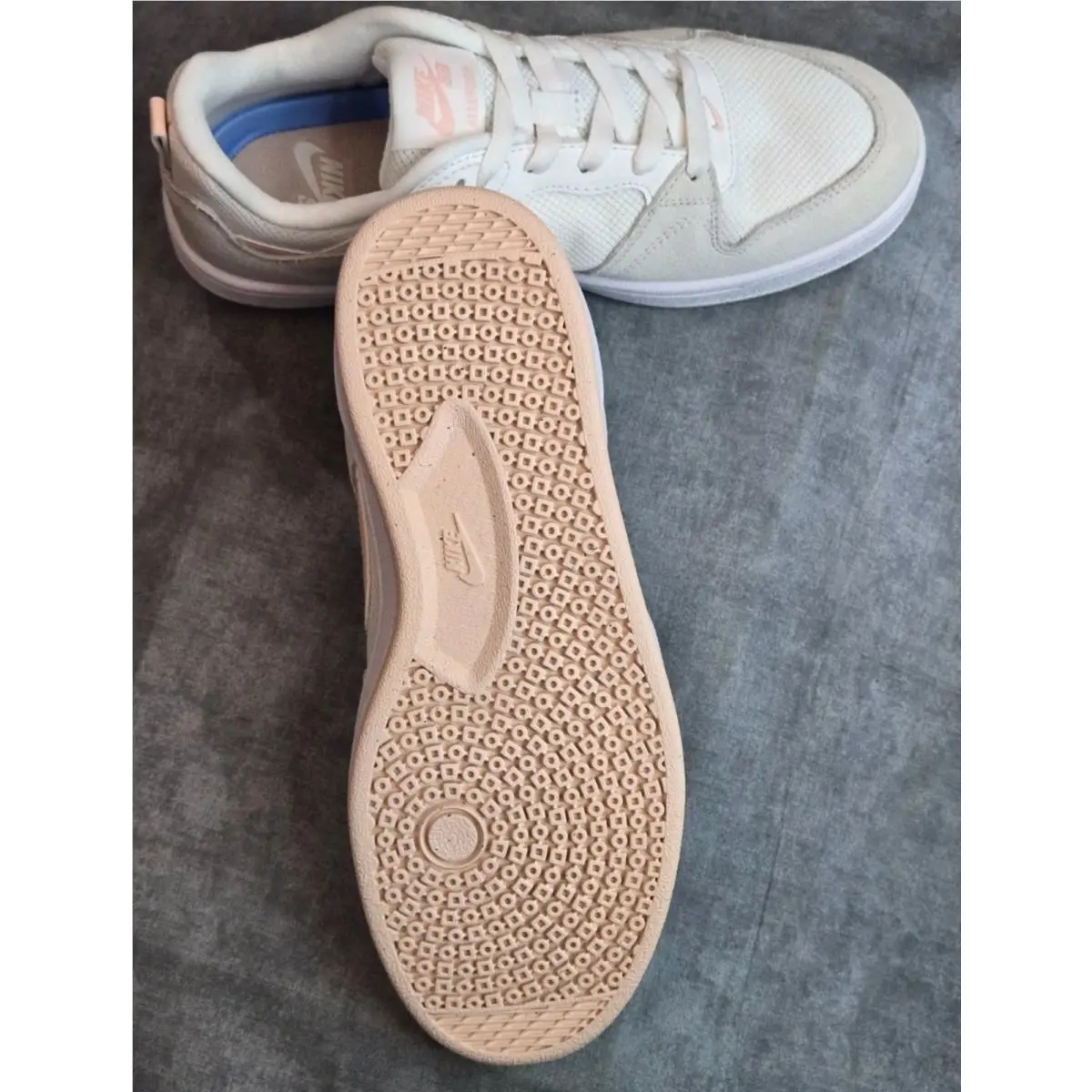 Nike shoes - White 2