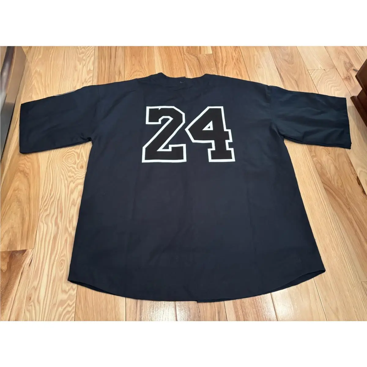 Nike clothing - Black / White (UPC: 197862842463) 0