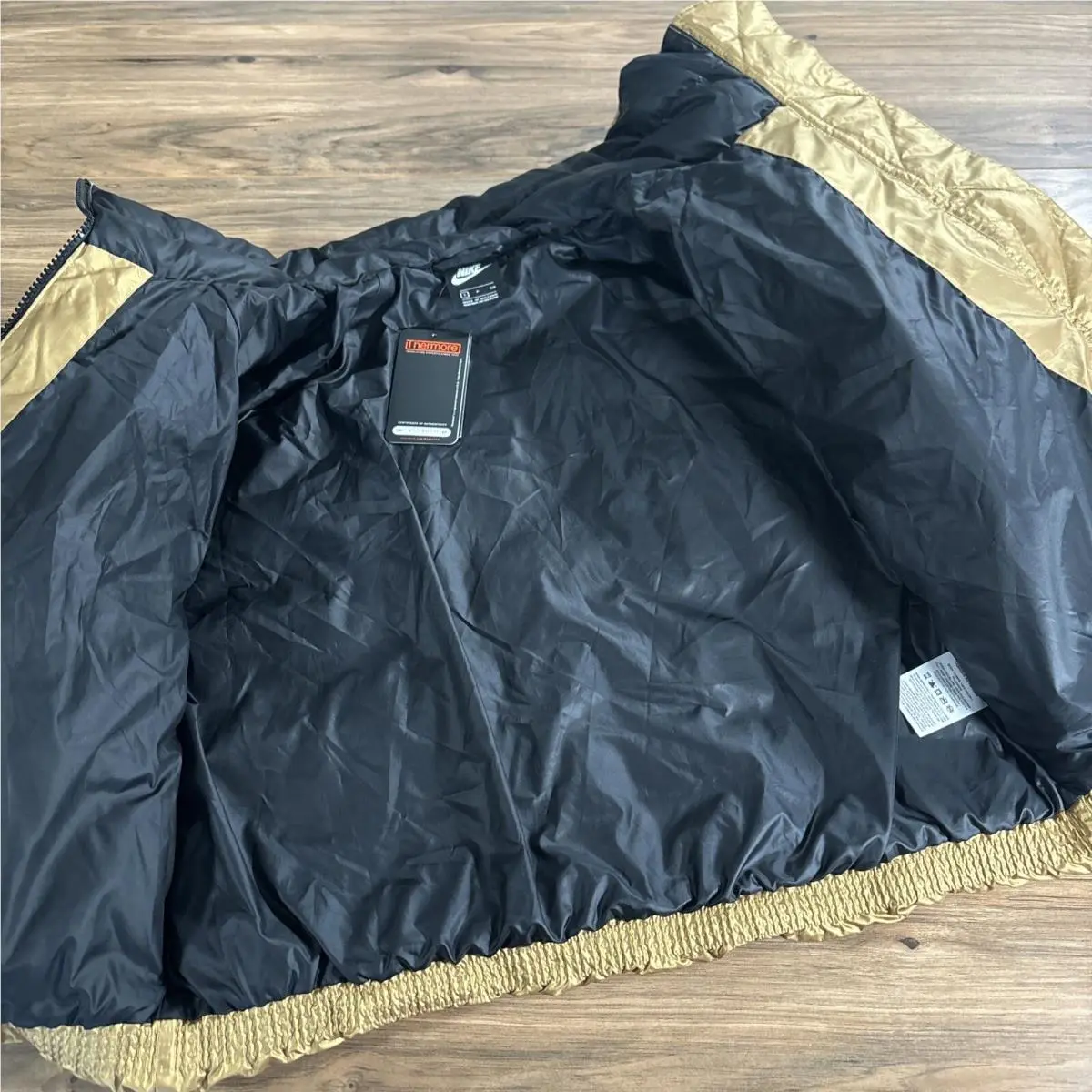 Nike clothing - Gold 3