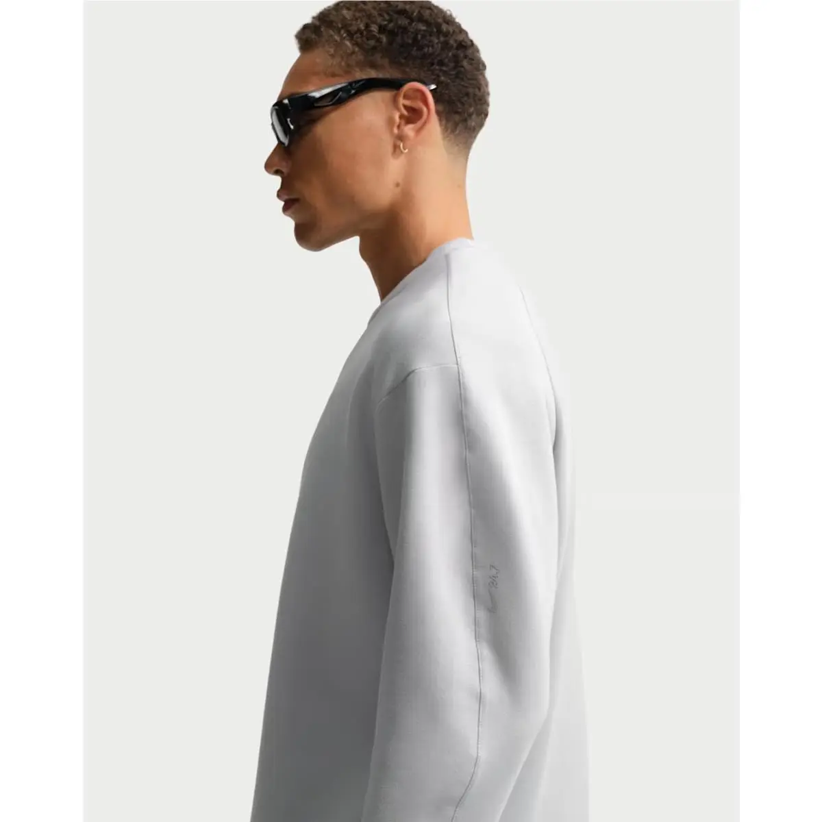 Nike clothing - Gray (UPC: 198488166827) 1