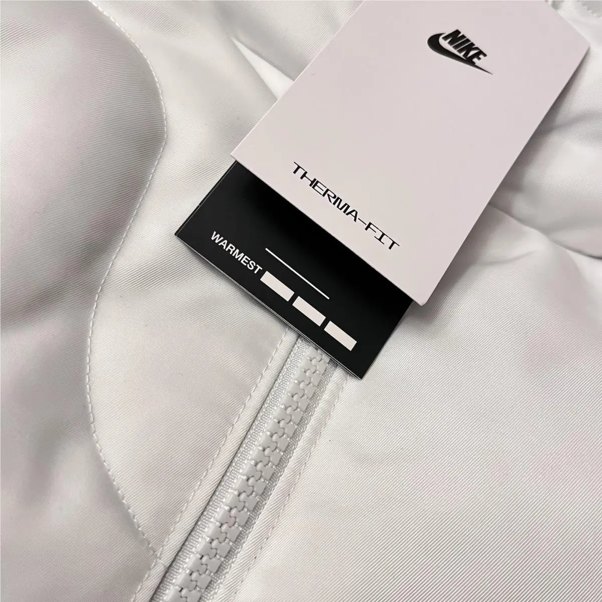 Nike clothing - White (UPC: 198482040659) 0