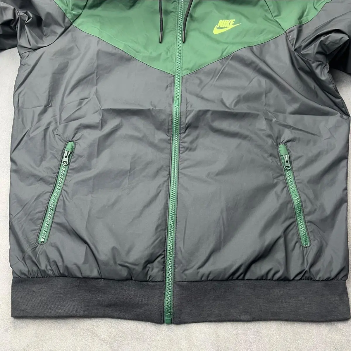 Nike clothing - Windrunner - Windrunner - Green 10
