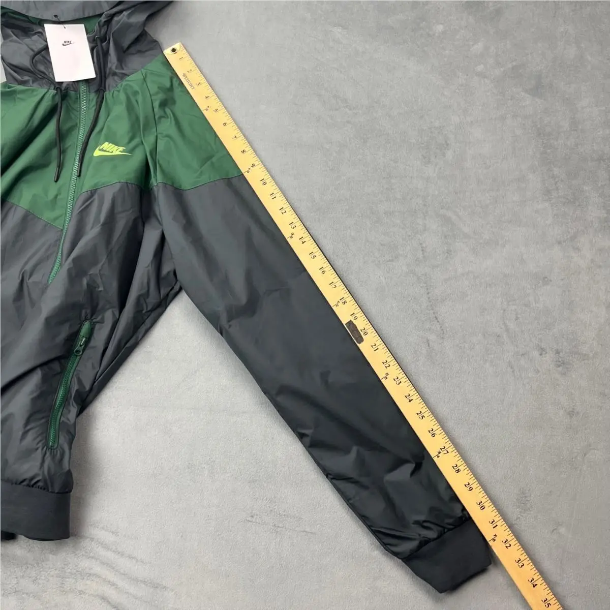 Nike clothing - Windrunner - Windrunner - Green 3