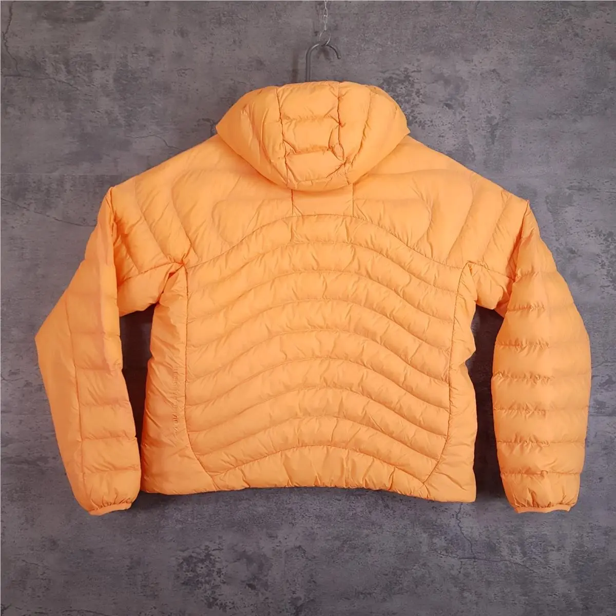 Nike clothing - Orange (UPC: 0198482035501) 0