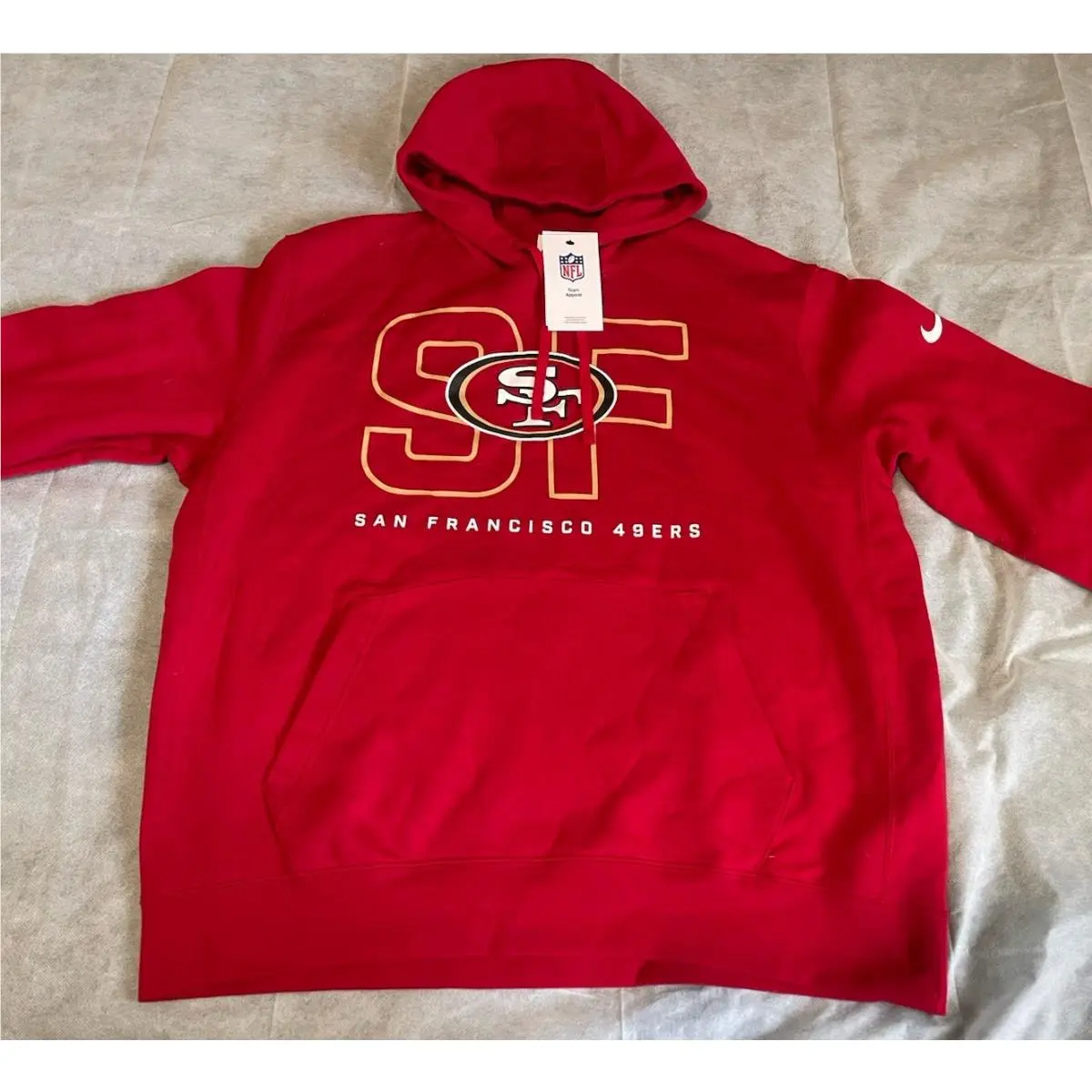 Nike clothing - Red Gold (UPC: 0198424256902) 3