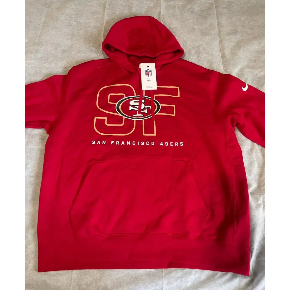 Nike clothing - Red Gold (UPC: 0198424256902) 4