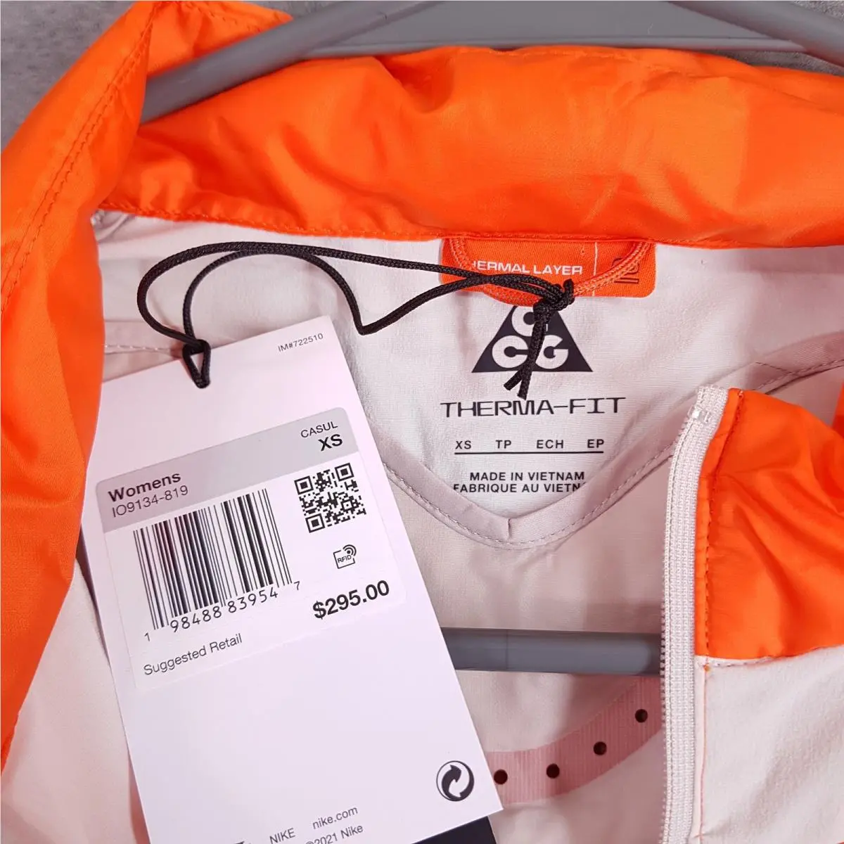 Nike clothing - Orange (UPC: 0198488839547) 3
