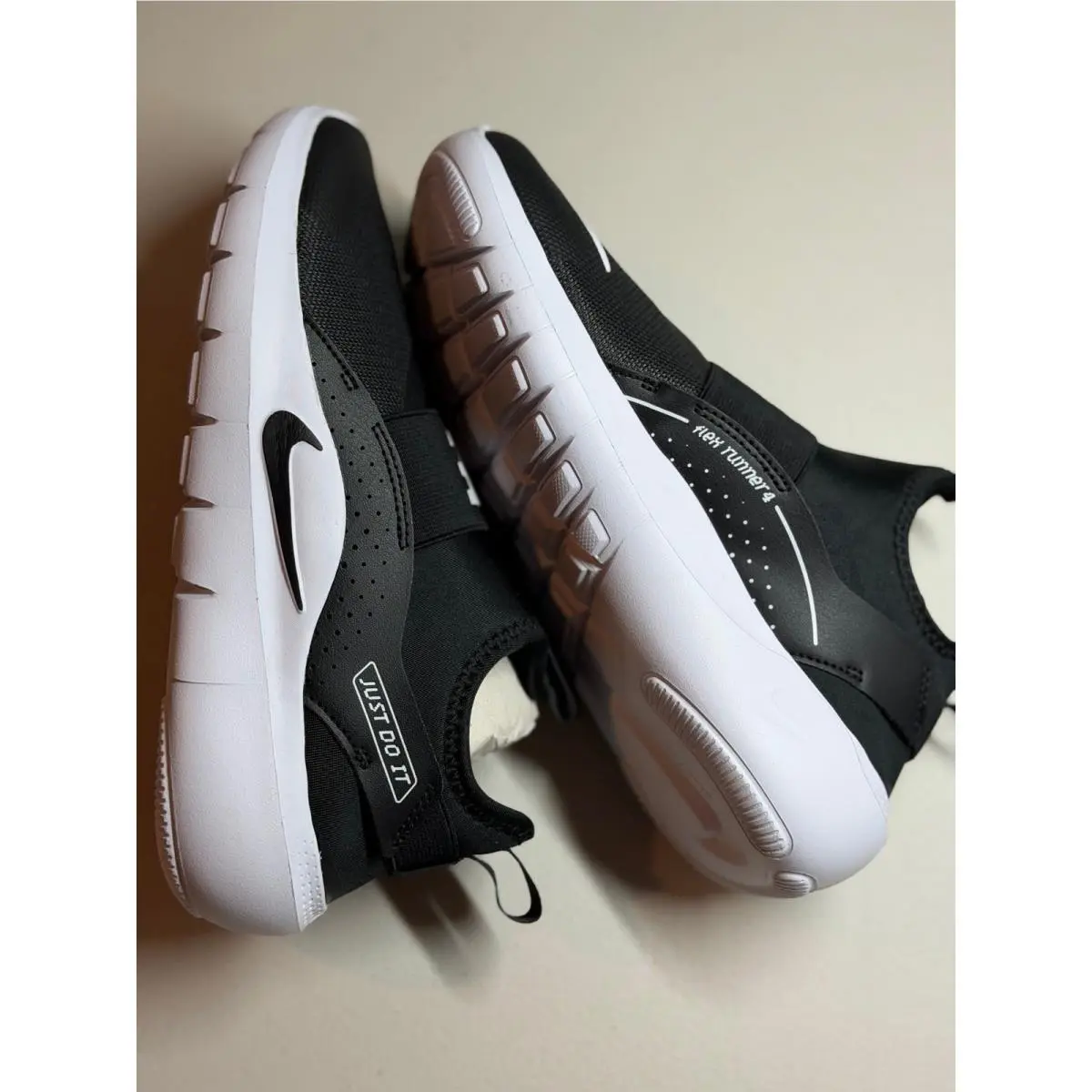 Nike shoes - Black 3