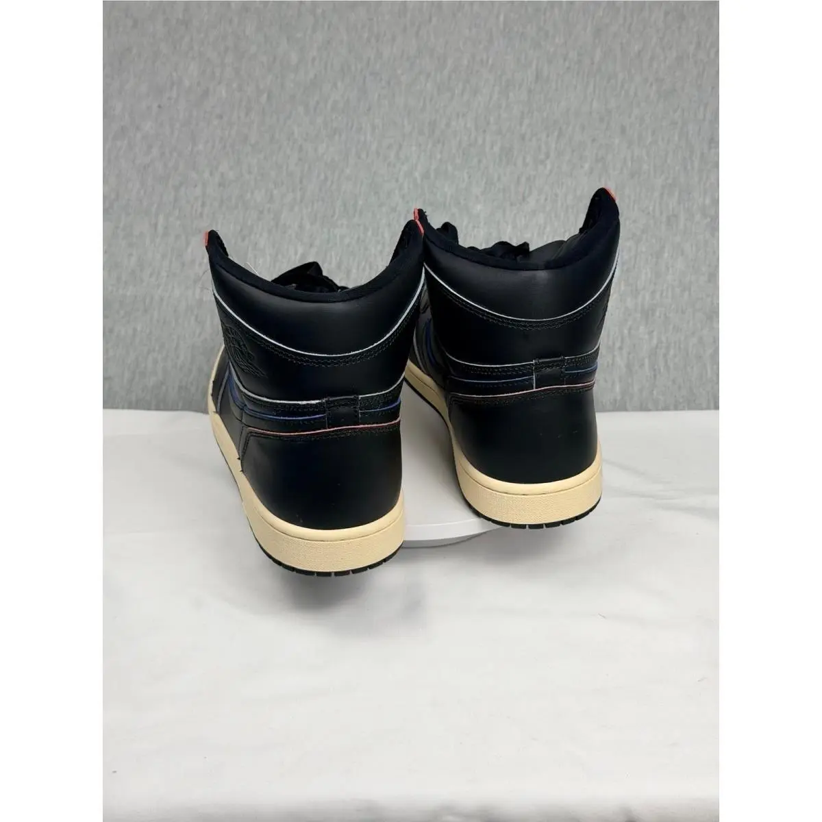 Nike shoes - Jordan 1 Retro High OG Black Muslin - Black 5