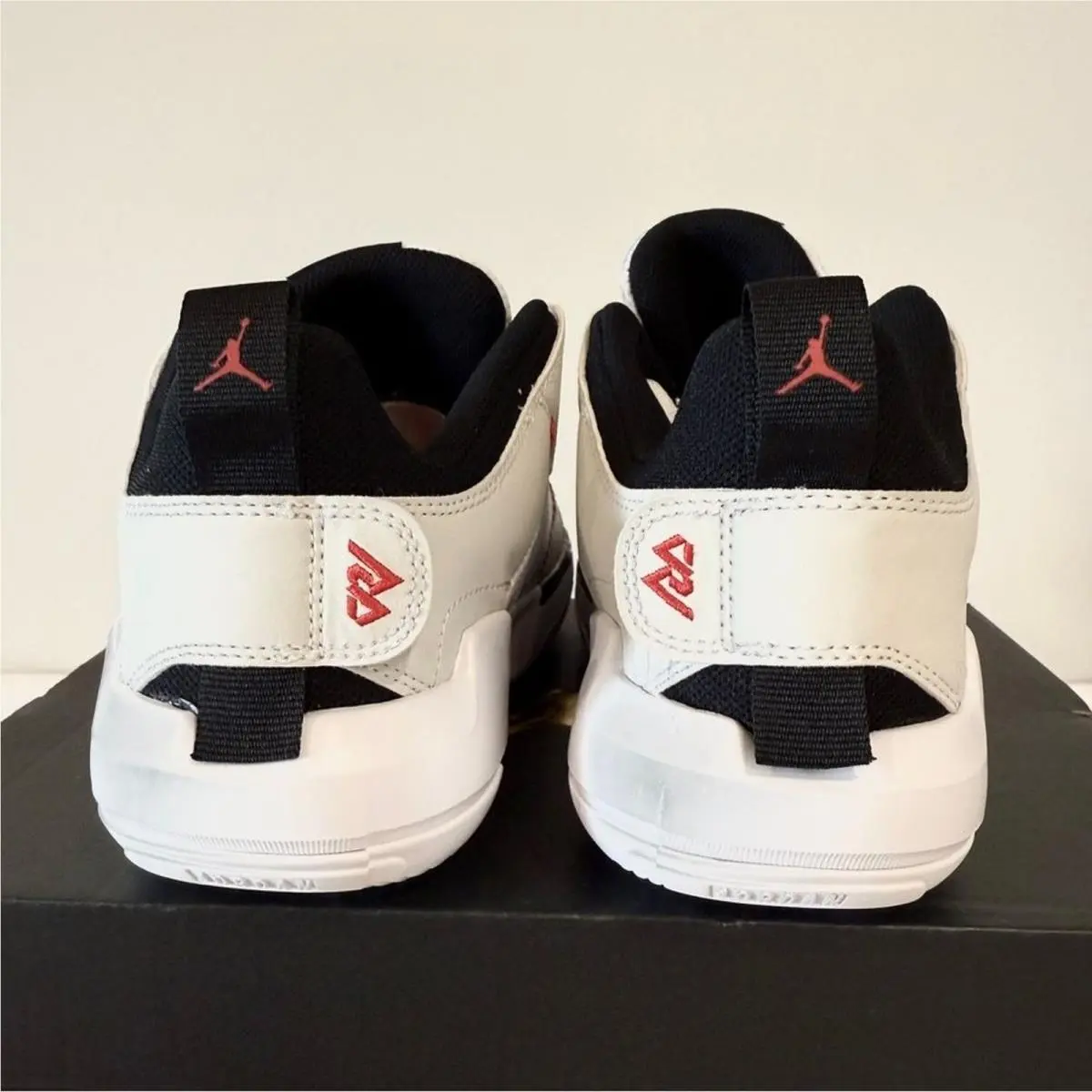 Nike shoes - White 2
