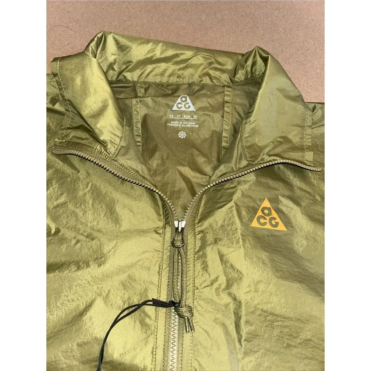 Nike clothing - Olive (UPC: 195871917752) 0