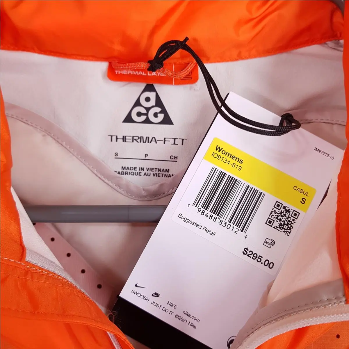 Nike clothing - Orange (UPC: 0198488839547) 1