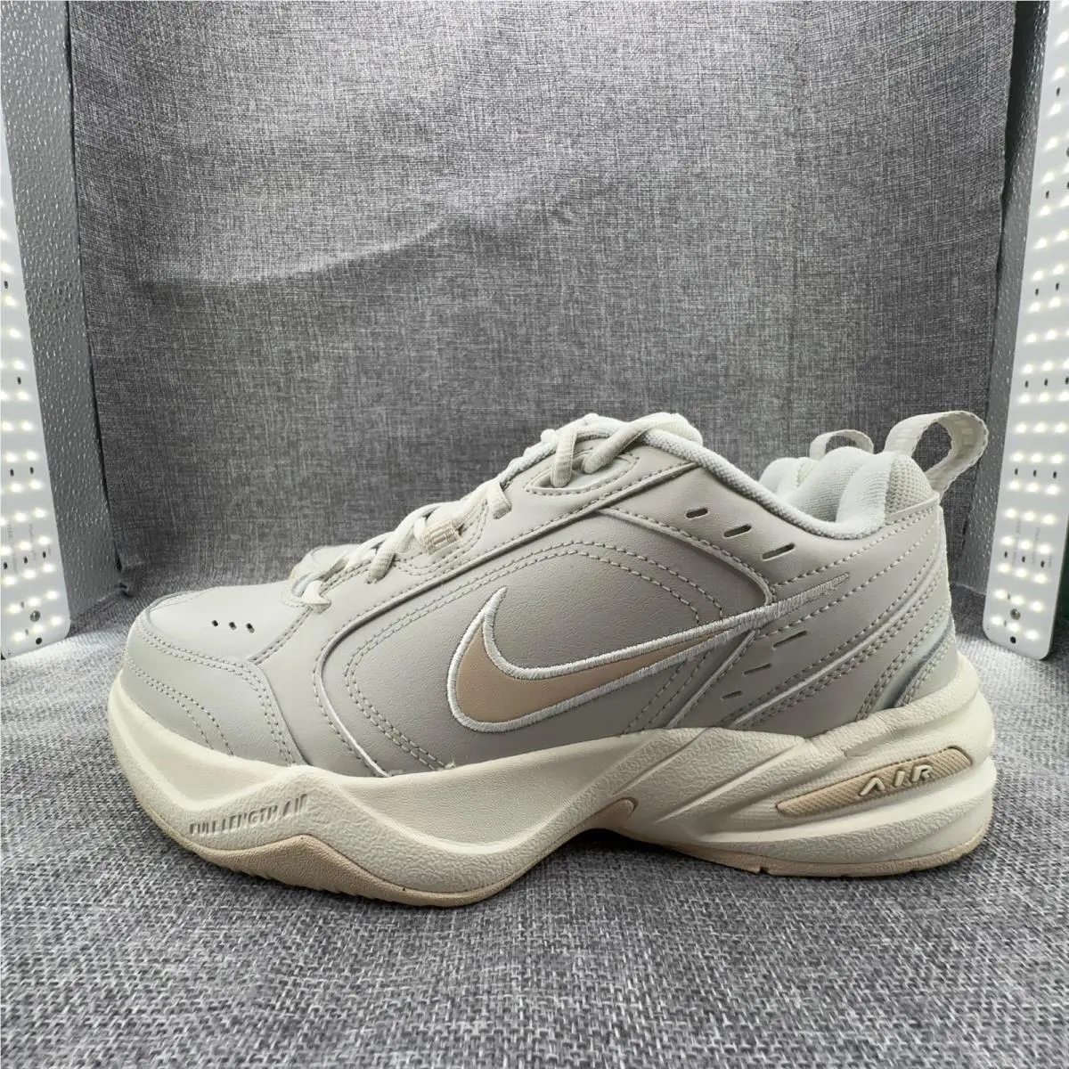 Nike shoes - Nike Air Monarch IV - Air Monarch - Ivory 3