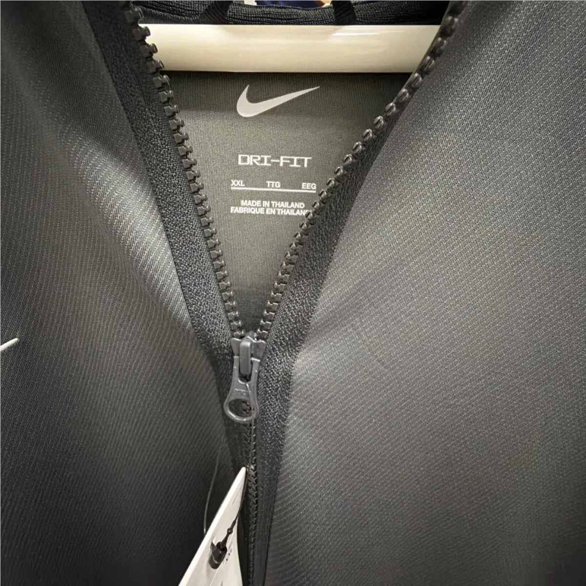 Nike clothing - Black (UPC: 195240111057) 7