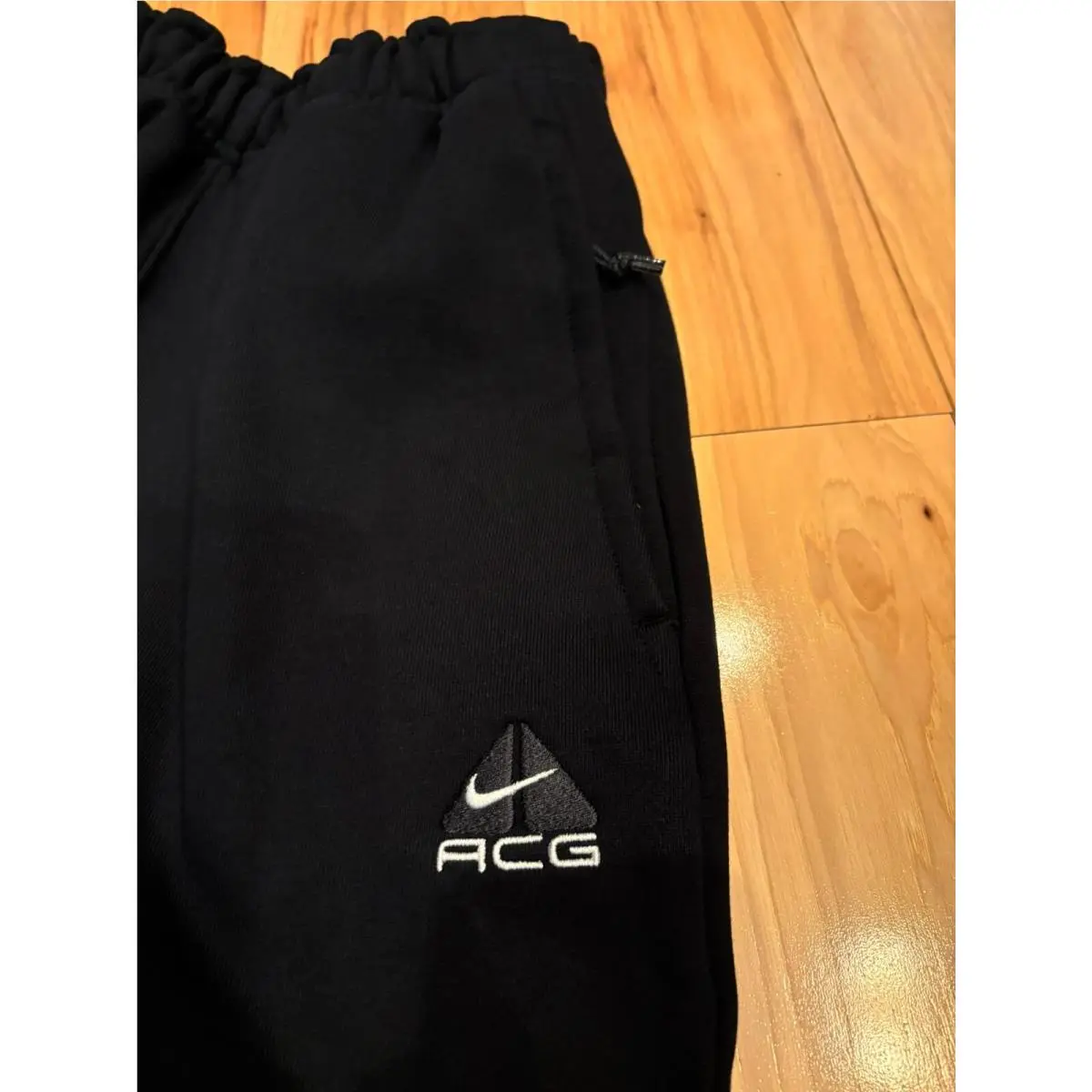 Nike clothing - Black (UPC: 197597288888) 0