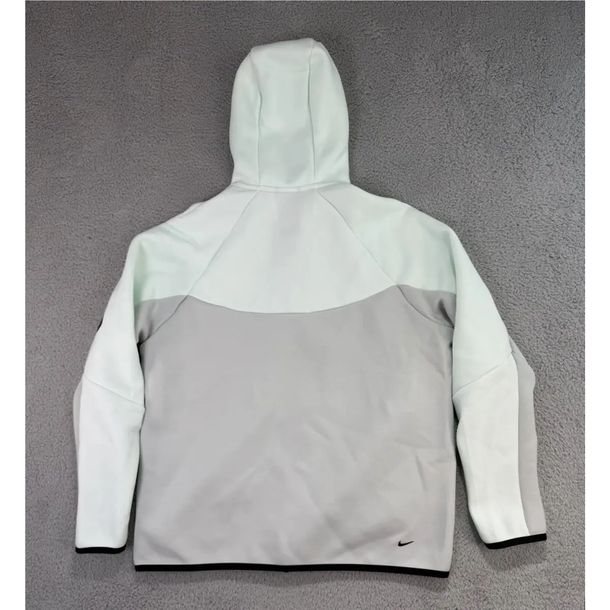Nike clothing - Mint / Grey-Black (UPC: 198731682647) 2