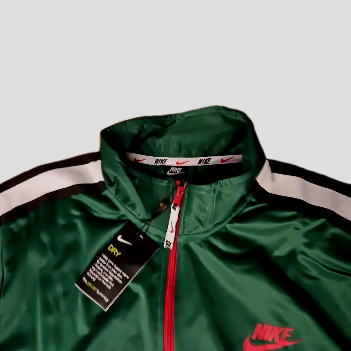 Nike clothing - Green/Red 2