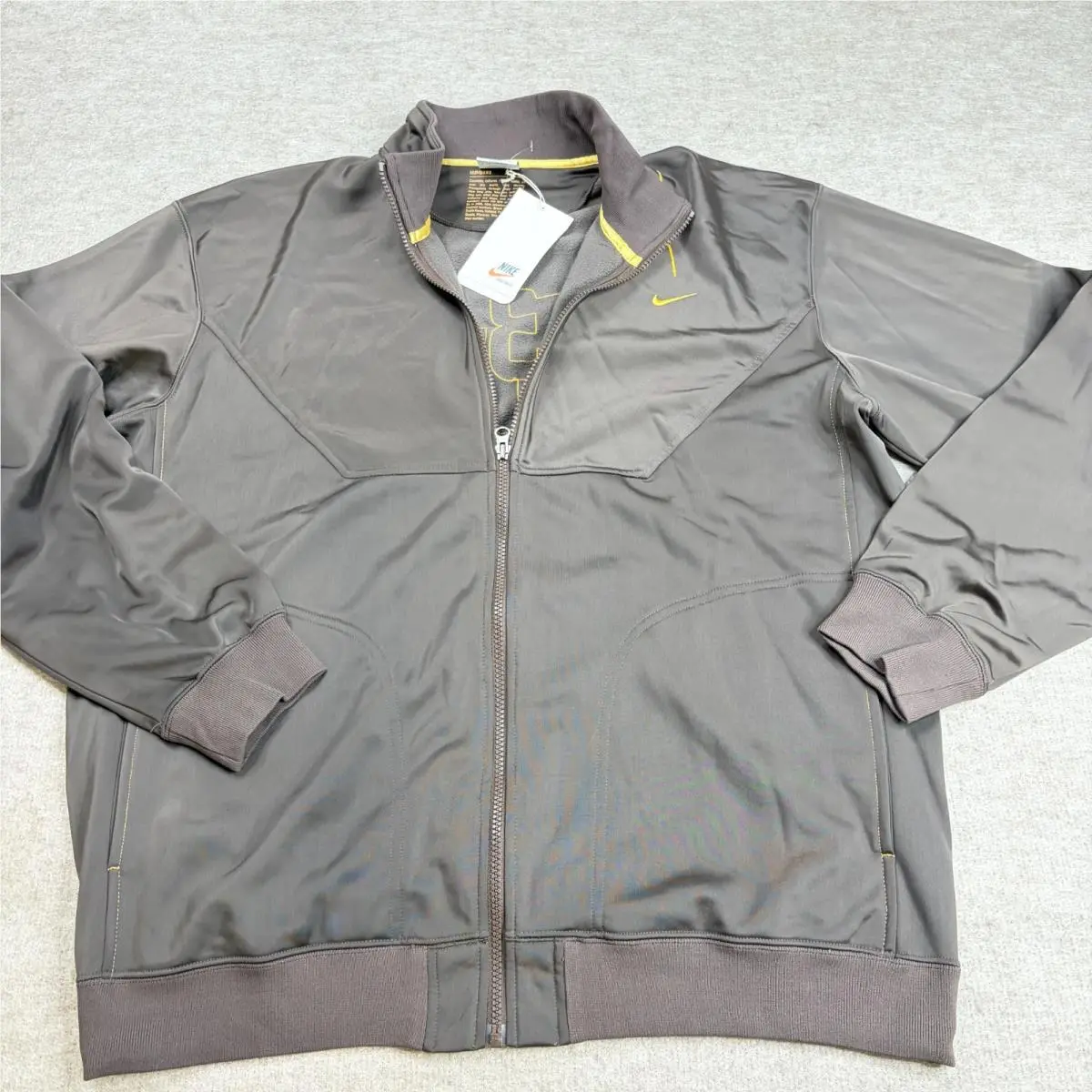 Nike clothing - Brown 3