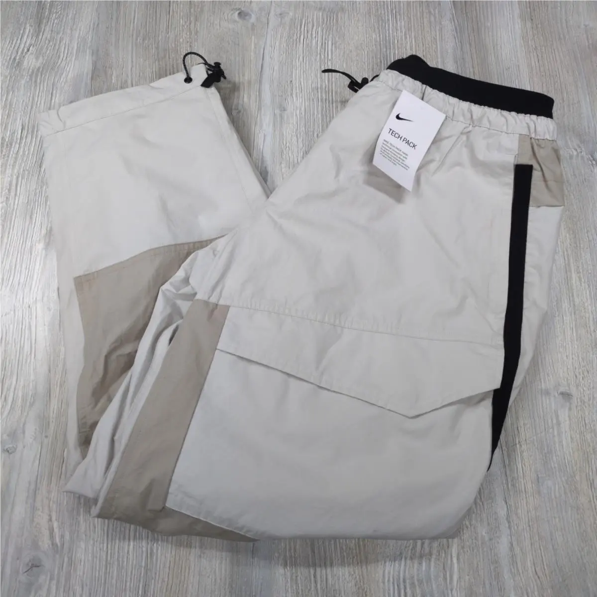 Nike Sportswear Tech Pack Woven Cargo Pants Bone White Men Size L CZ1622-072