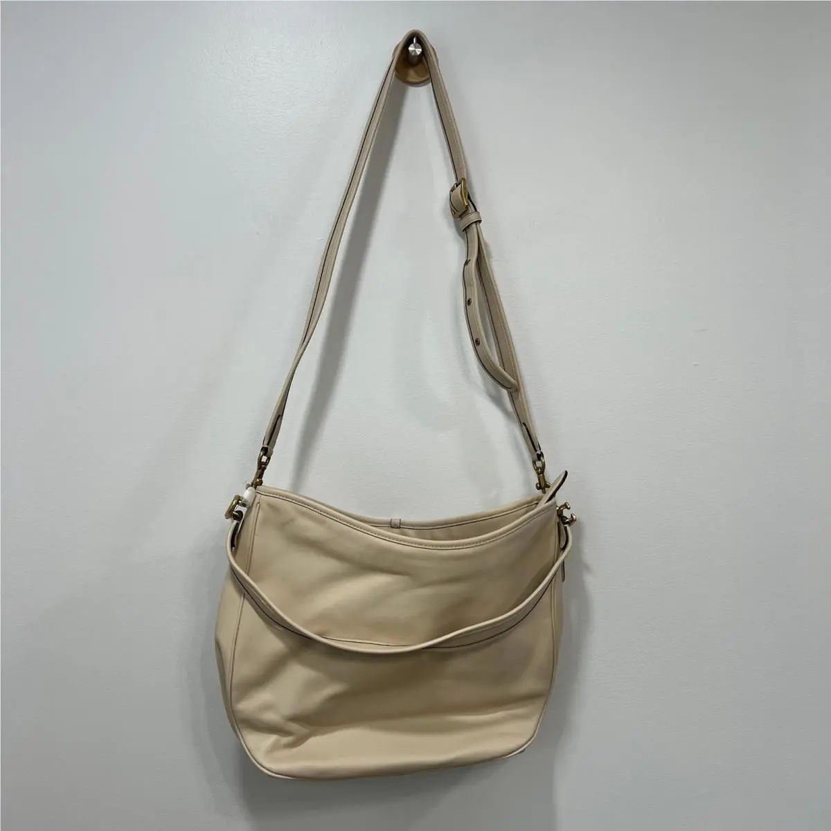 Coach Purse Ivory Leather Soft Tabby Hobo Crossbody Bag Shoulder Design