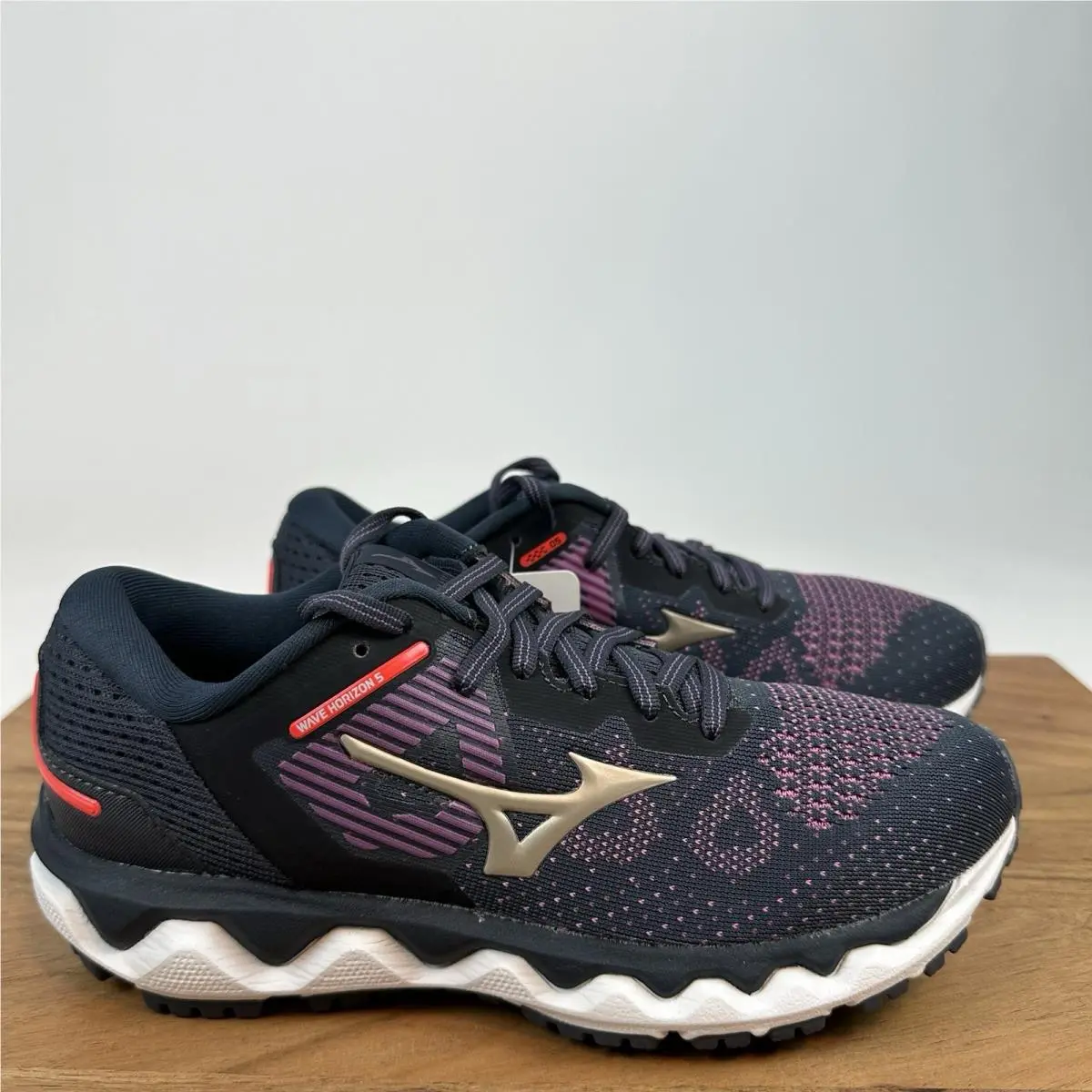 Womens Mizuno Wave Horizon 5 Purple Athletic Running Shoes Sneakers Size 6 M