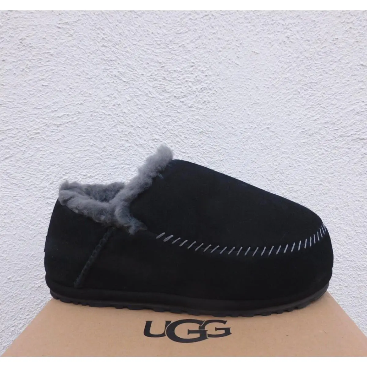 UGG shoes - Black (UPC: 197634334769) 0