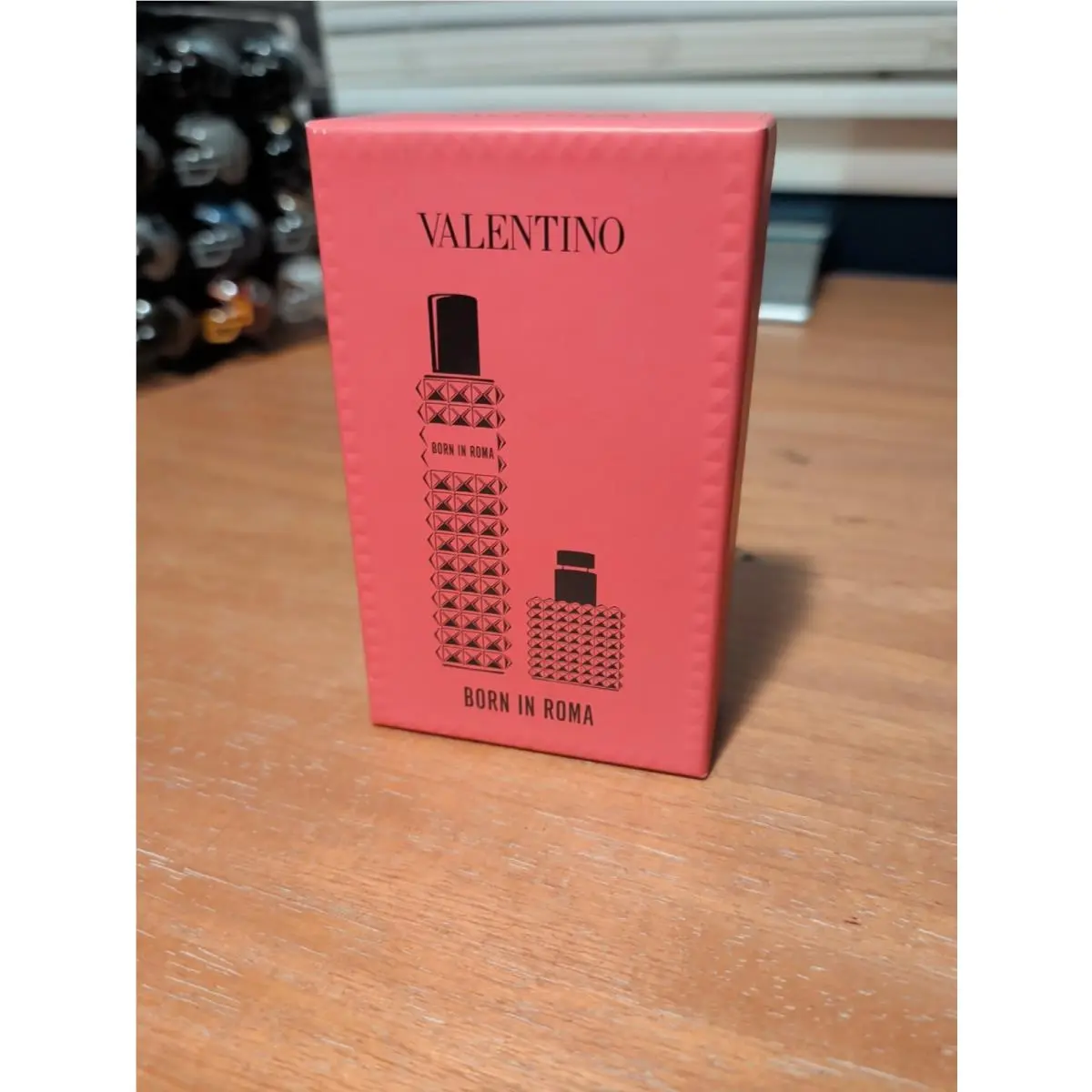 Valentino Donna Born in Roma Edp Travel Spray 0.05 oz + Mini 0.2 oz Perfume Set