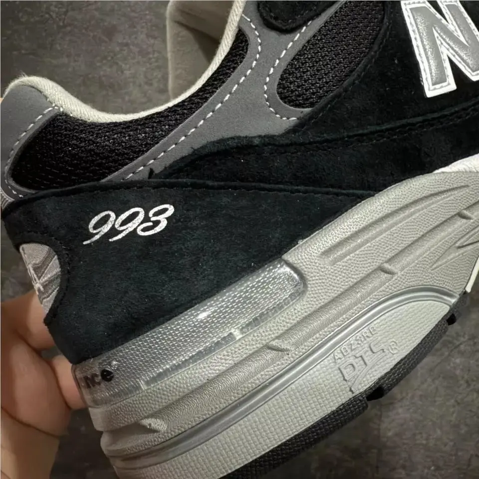 New Balance shoes - New Balance 993 - Black 6