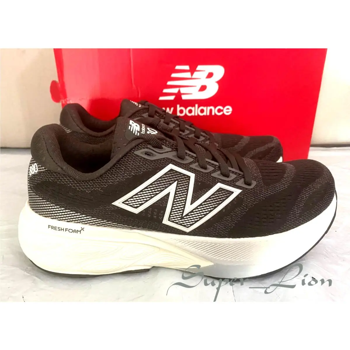 Balance Women`s Fresh Foam X 880 V15 Trail Running Shoes - Size 8 Black