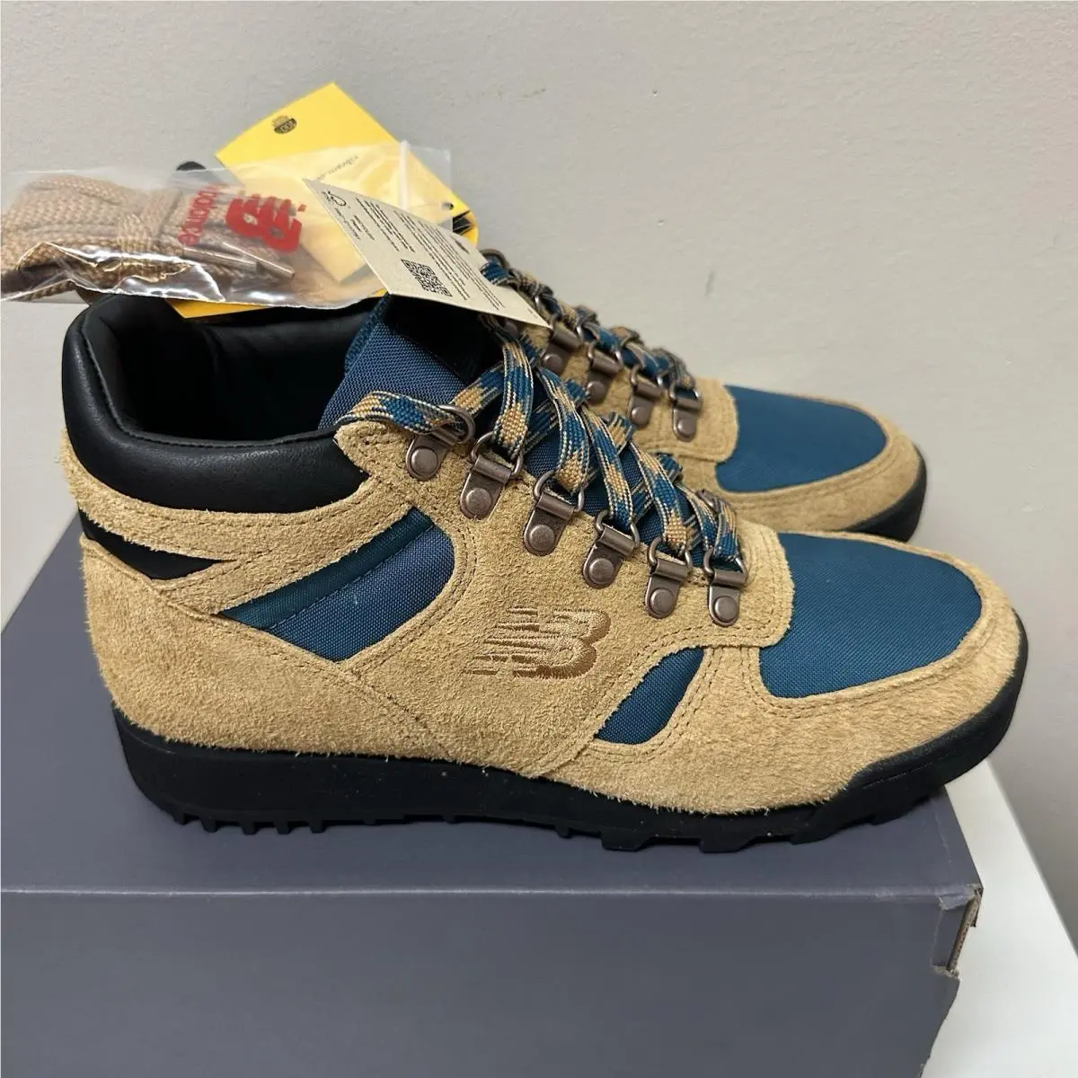 New Balance shoes - New Balance Rainier - Rainier - URAINAA - Multicolor 1