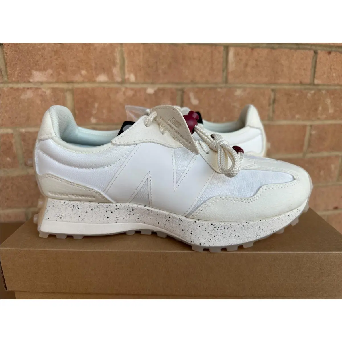 New Balance shoes - New Balance 327 - Snow White/Rumba Red 17
