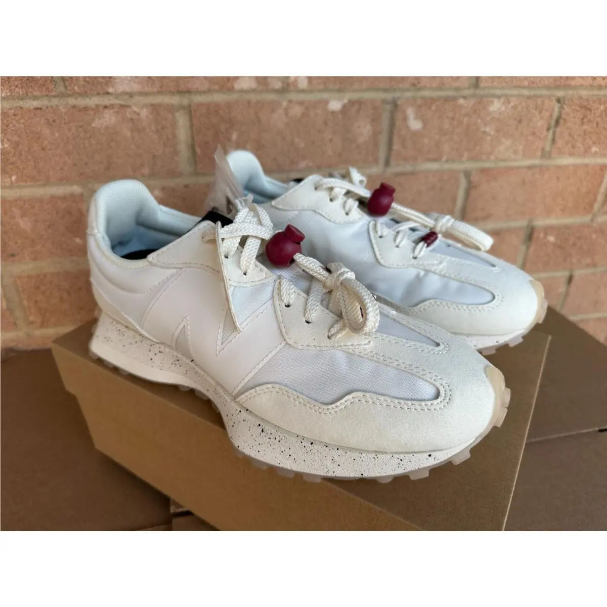 New Balance shoes - New Balance 327 - Snow White/Rumba Red 7