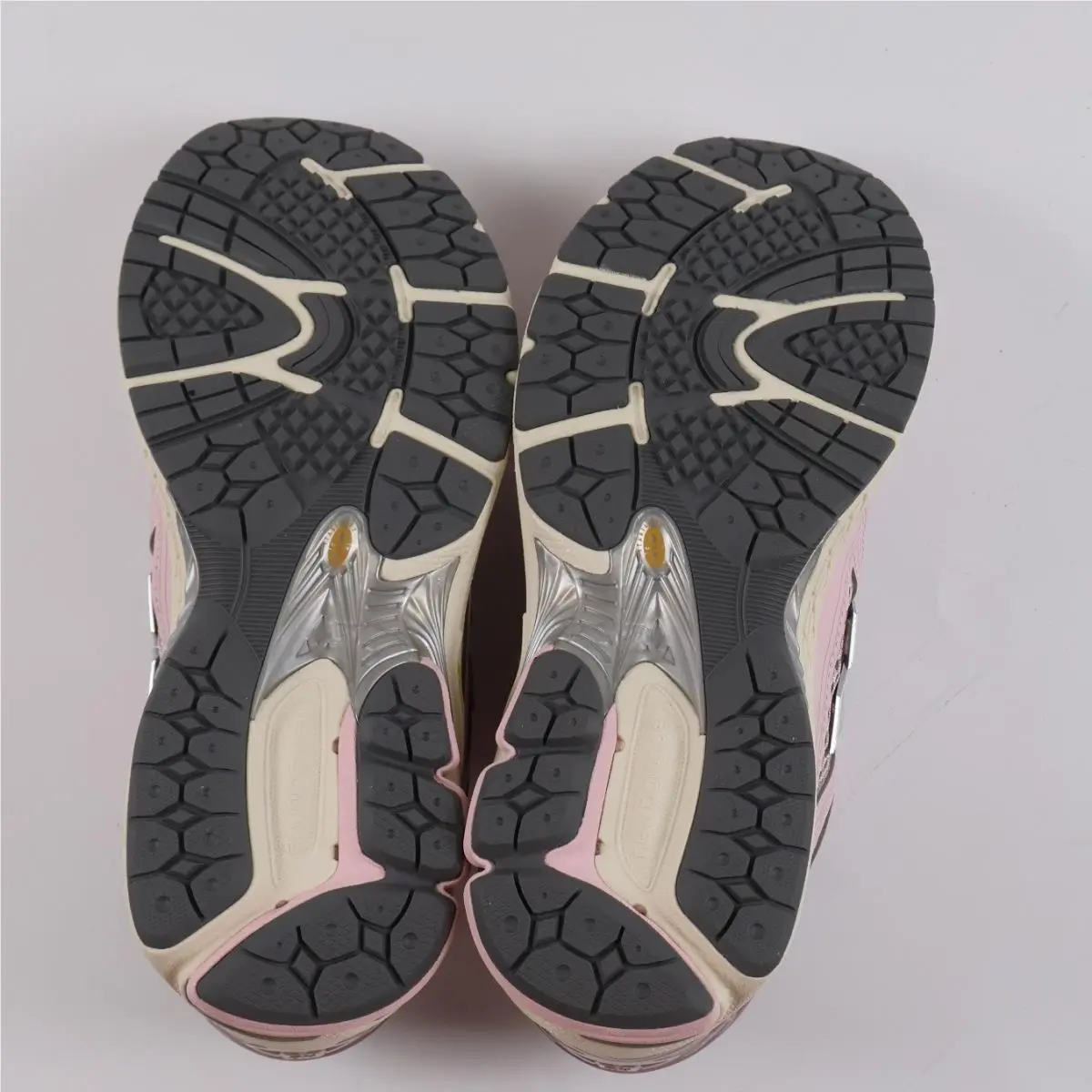 New Balance shoes - New Balance 1906R - Pink 2