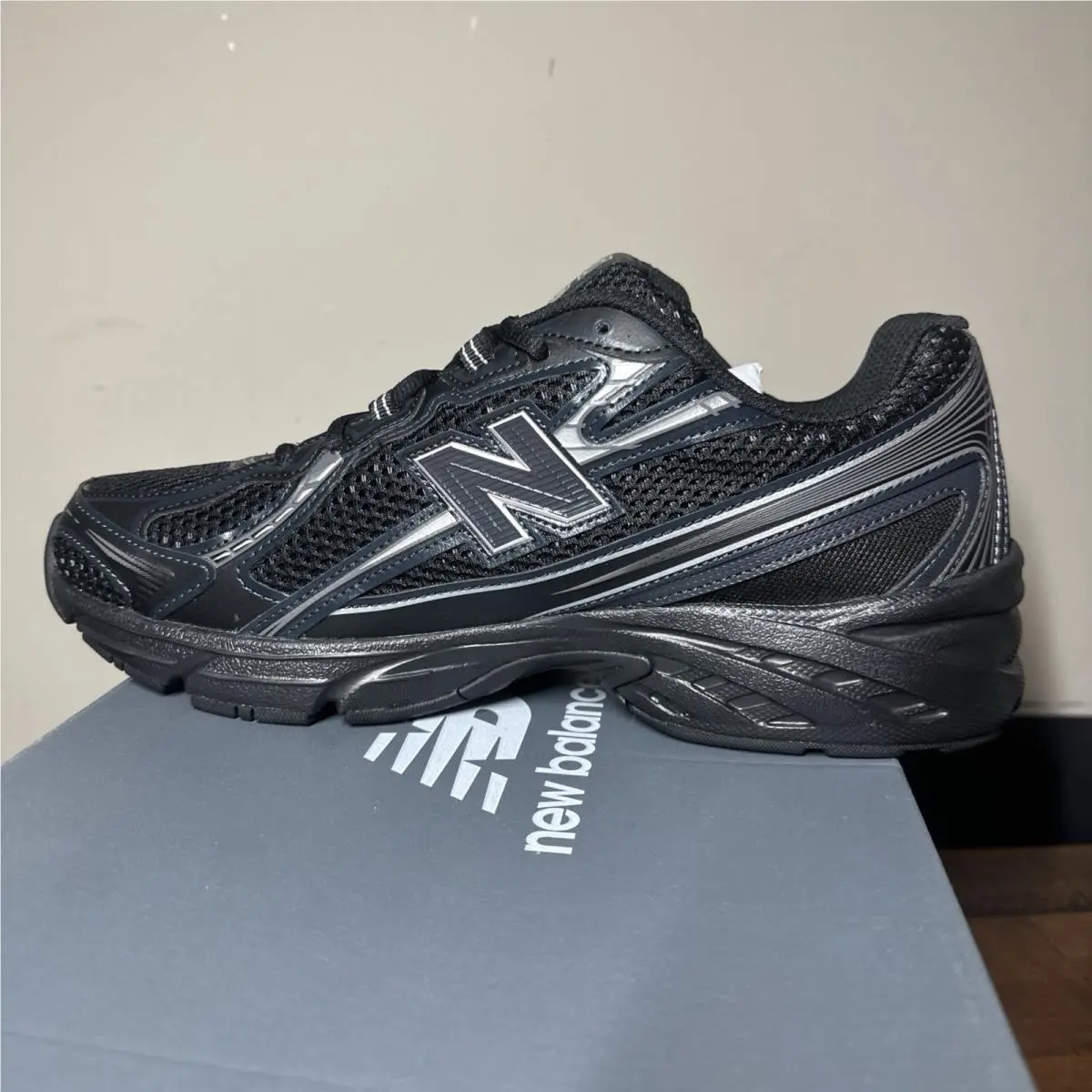 New Balance shoes - New Balance 740 - Black 2