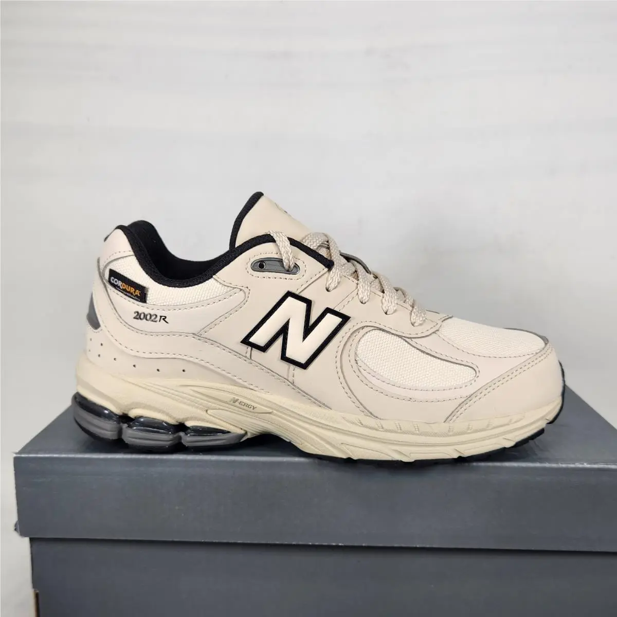 New Balance 2002R Sneaker Kids Size 6 Grey Black Cordura Mesh Running Shoes