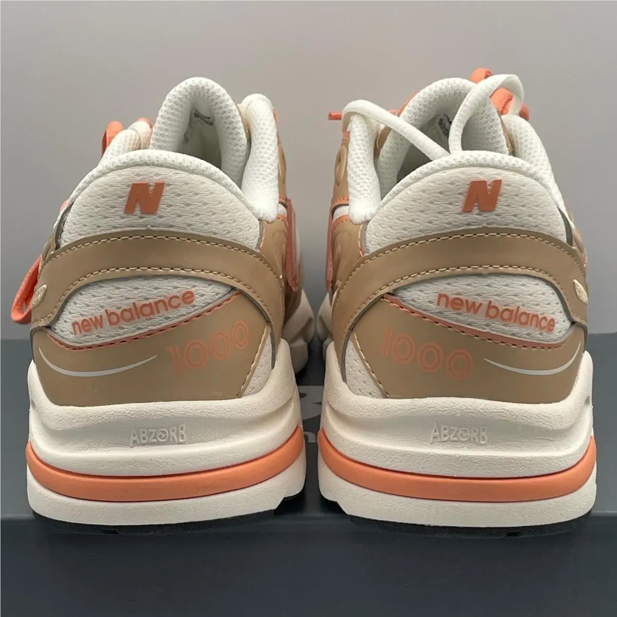 New Balance shoes - New Balance 1000 - Beige 0