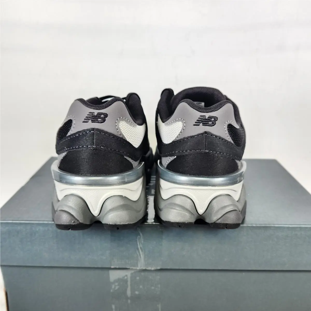 New Balance shoes - New Balance 9060 - Black 2
