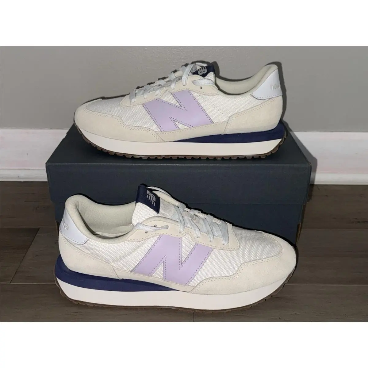Woman`s Size 10.5 Athleisure New Balance 237 Sneaker White Purple Violet WS237MP
