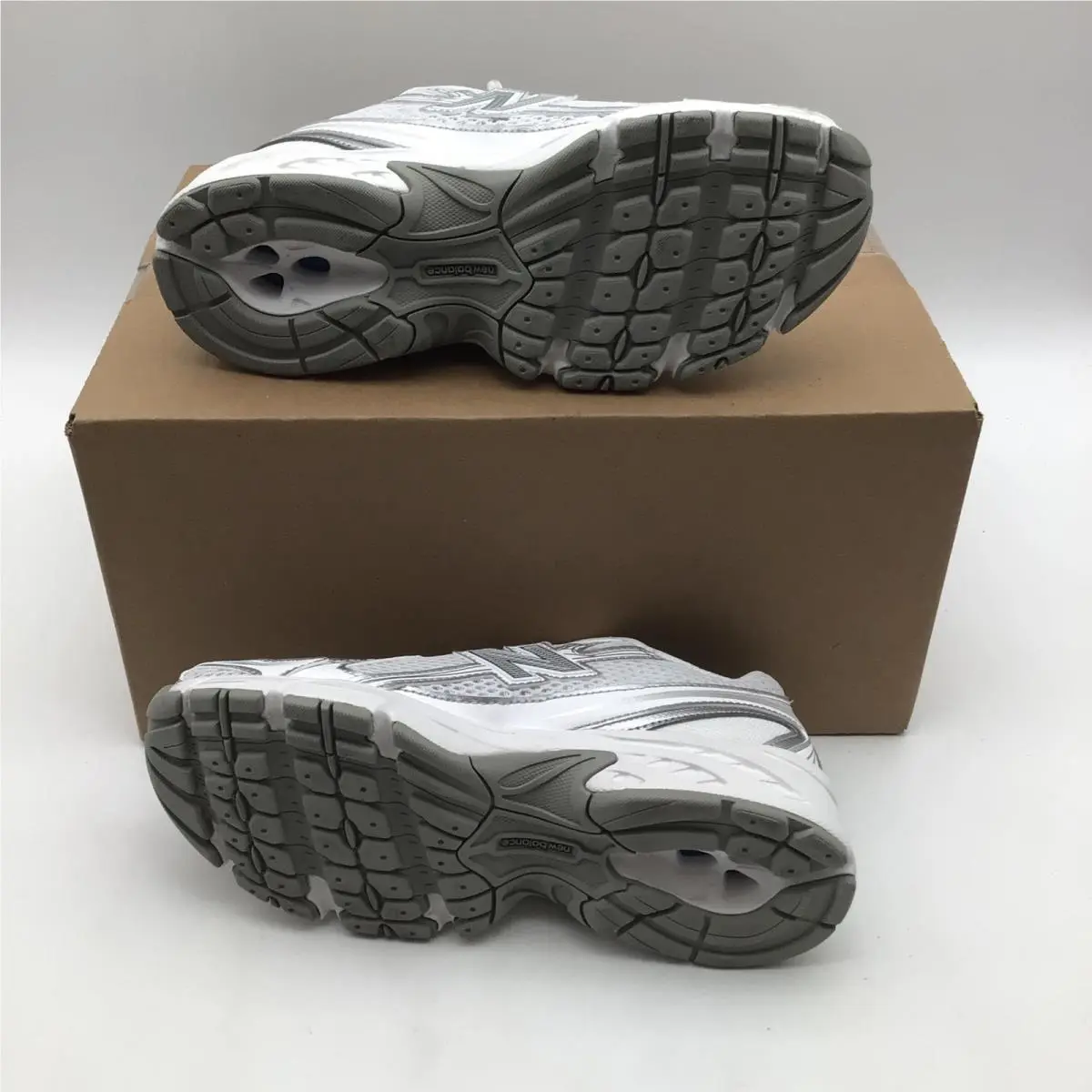 New Balance shoes - New Balance 740 - White 3