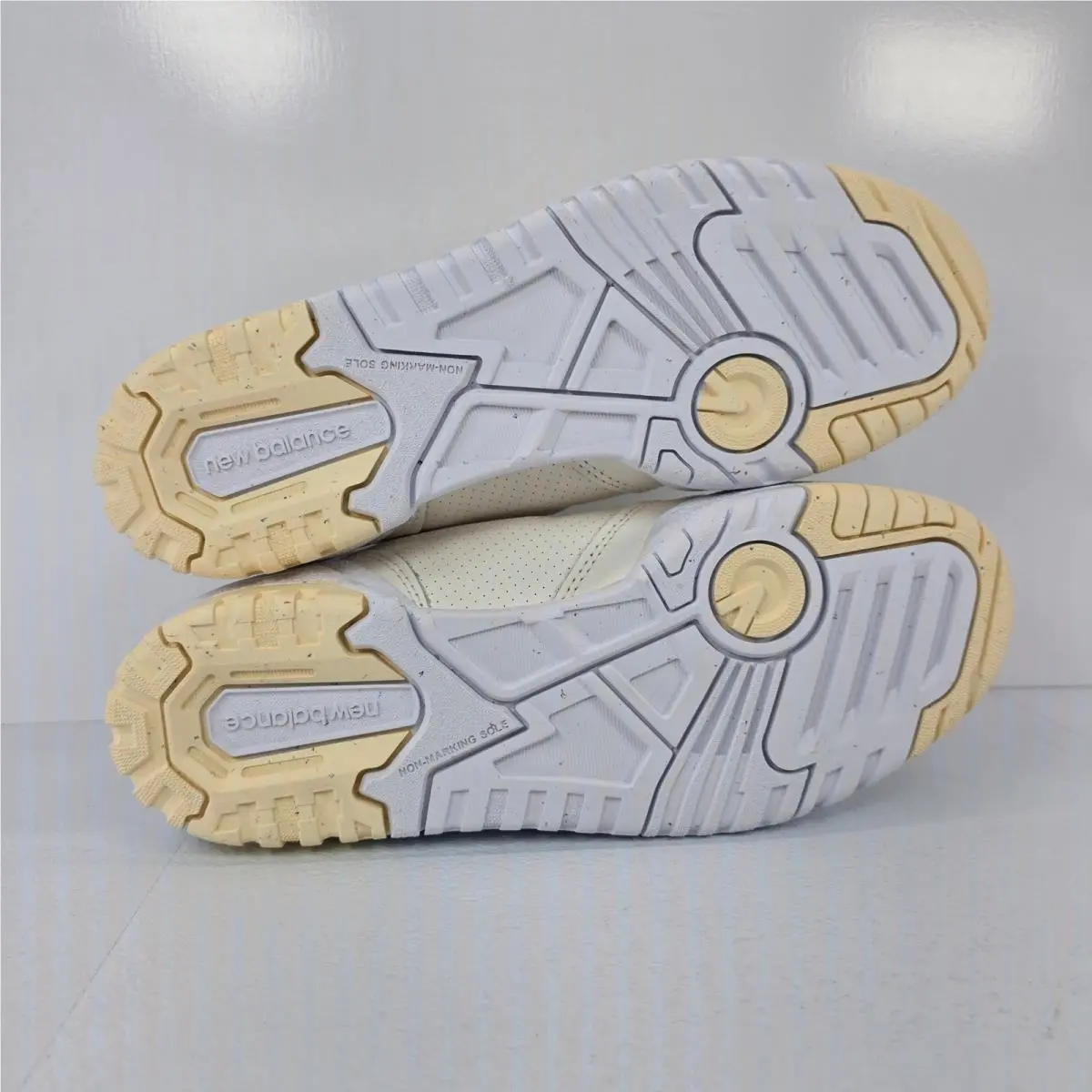New Balance shoes - New Balance 550 - White 9