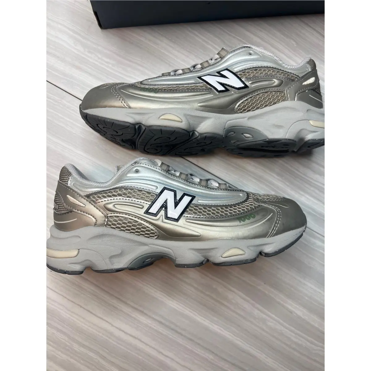 Size 6 Youth New Balance 1000. Comes with The Box